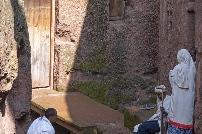 Visiting Lalibela churches - Seeing the rock-hewn churches up close
